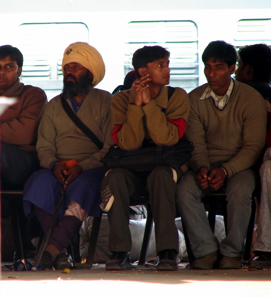 Railway Platform Safety Reminder Follows Crowding Concerns