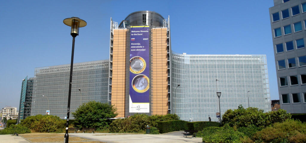 EU Reviews Consequences of Anthropic AI Model Restrictions